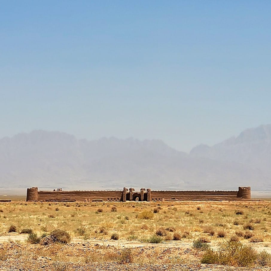 Karawanserei vor Bergen, Iran
